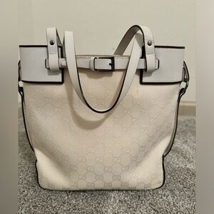 White vintage Gucci bag circa early 2000’s